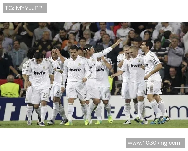 《足球场上的巅峰对决：球星单挑1v1挑战赛，谁能笑到最后》