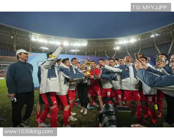 足球场上四大帅气球星风采尽显,他们的拼搏精神与魅力吸引无数球迷目光 足球场上四大帅气球星风采尽显,他们的拼搏精神与魅力吸引无数球迷目光